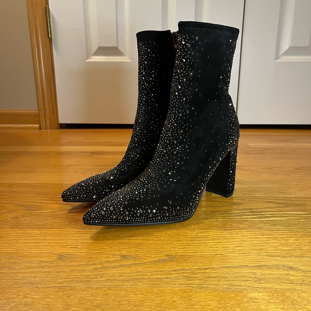 NWOT Black Rhinestone Pointed Toe Booties